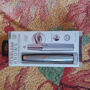 Flawless Brows removes hair instantly and pain free